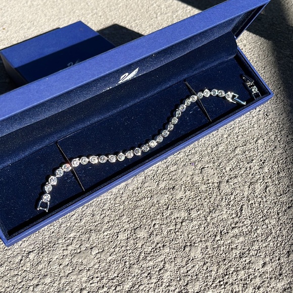 Authentic Swarovski tennis bracelet with certificate - Picture 3 of 15